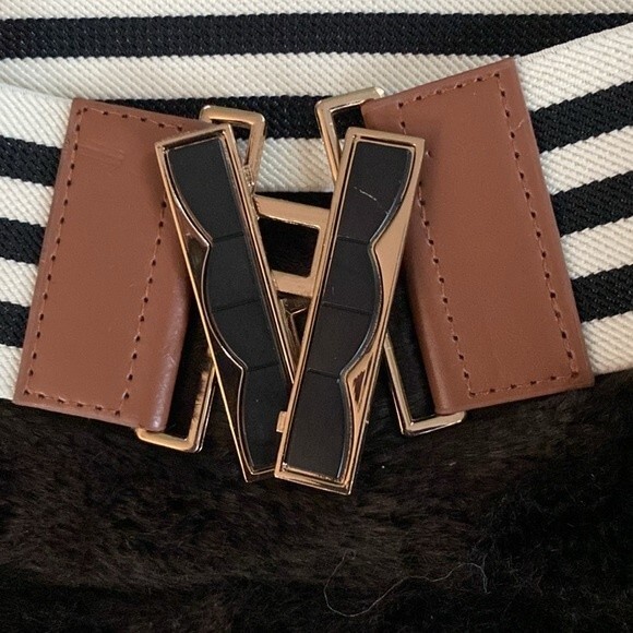 Fun stretch belt with clasp closure.  32” - Picture 2 of 4